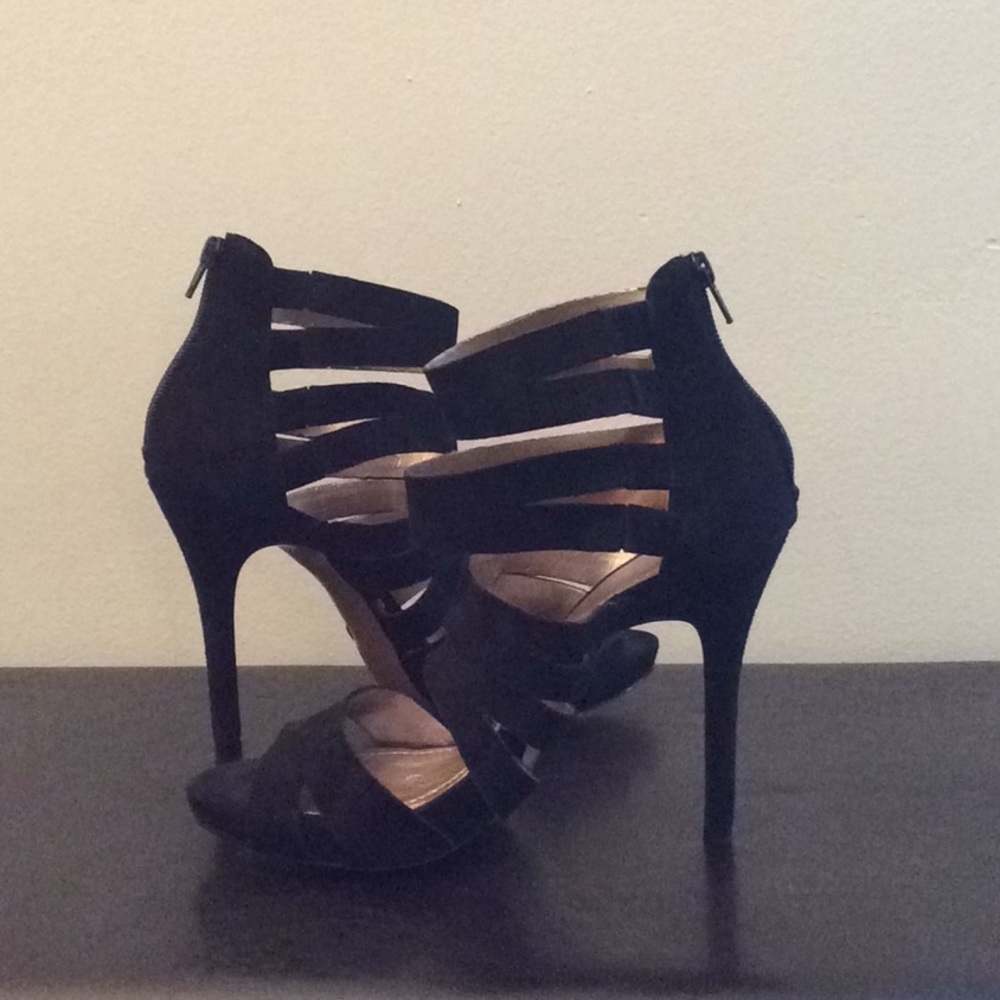 New BCBG Black strappy heels - Picture 7 of 8